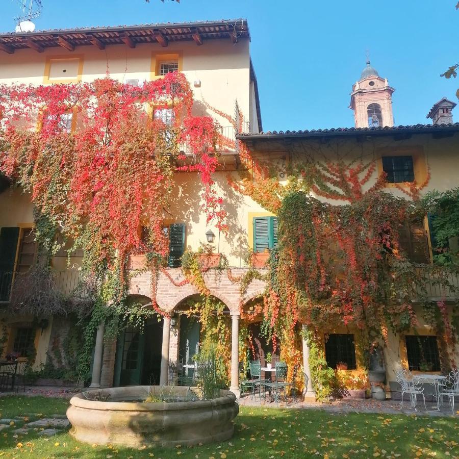 Bed and Breakfast Palazzo Sismonda à Corneliano d'Alba Extérieur photo